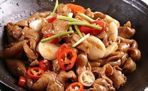  肥肠|干锅肥肠的正宗做法，一学就会，又香又脆，越吃越上瘾