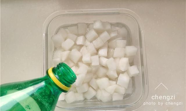 嘎嘣脆|和黄磊老师学的白萝卜做法，加罐雪碧腌一下，酸脆爽口，太好吃了