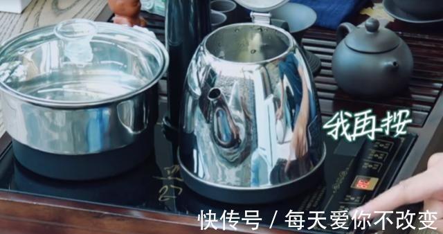 喝茶|张国立想喝茶却不会用热水壶，有谁注意他的表情？网友：他太难了