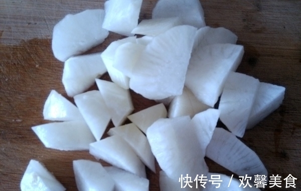 腊猪脚|白萝卜吃了几十年,如此搭配第一次,盐都不用,一出锅就招疯抢!