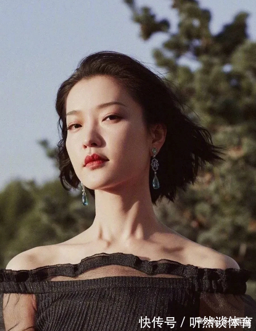 脸部 方脸女孩天生气质?错了,选对发型、饰品、妆容修饰后才有超模感