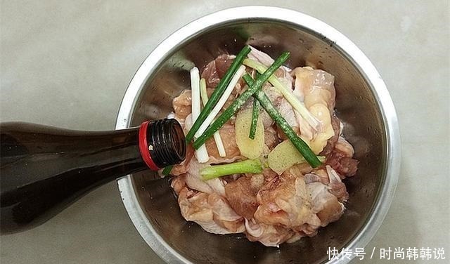 医生不会告诉你,这蔬菜是强碱性食物,补血防脱发,年纪大要多吃