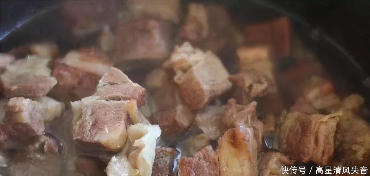 土豆炖牛腩家常做法:牛腩软烂,土豆软糯易消化,营养不流失!