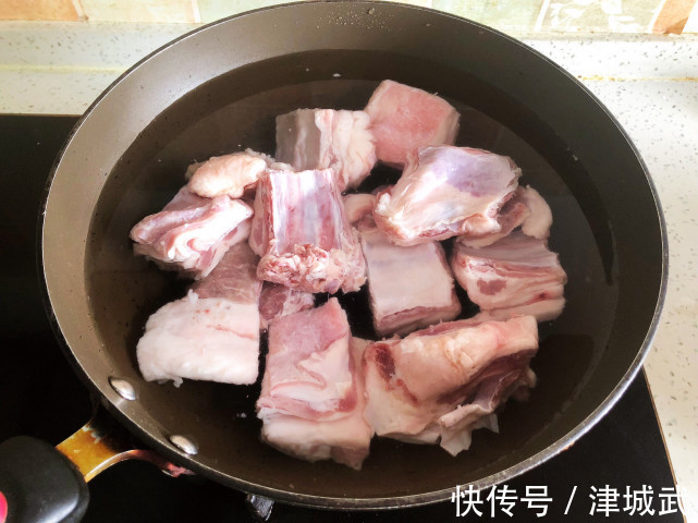 秋天最该吃这肉,比牛肉香,比排骨滋补,热乎乎炖一锅,吃美全家人