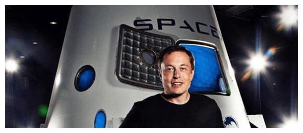 spaceX创始人马斯克在火箭制造车间视察