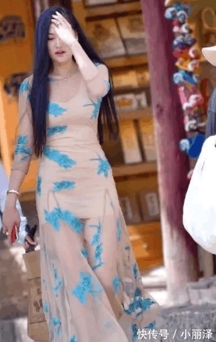 一阵风|小姐姐穿裙子上街, 一阵风吹来, 裙子都起来了, 仙气十足