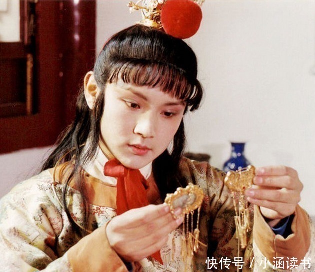 宝玉@贾宝玉屋里午睡,秦可卿为何在屋外看猫狗打架有2个重要暗示