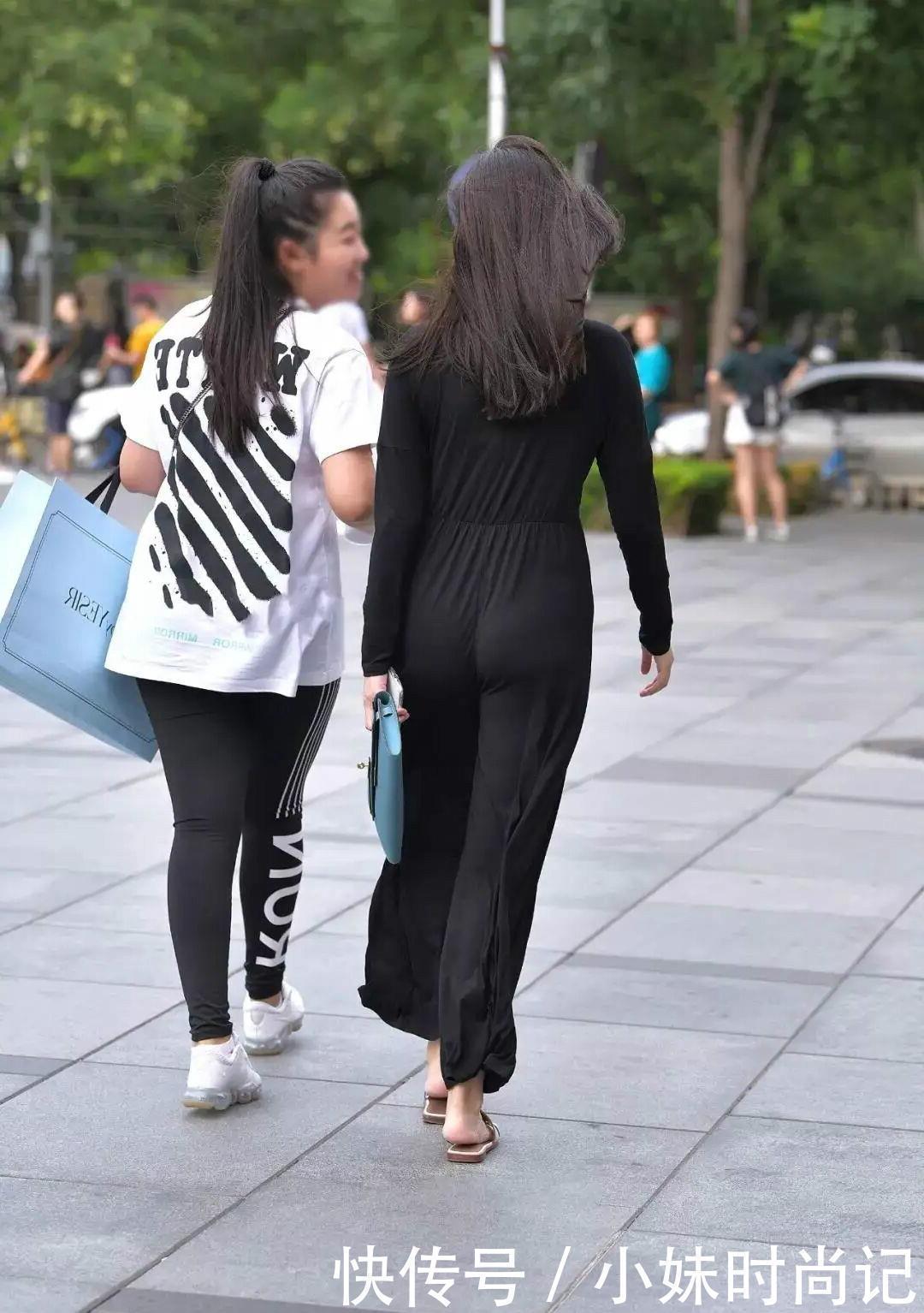 街拍没有阔腿裤了,年轻女孩只认“连体裤”,谁穿谁时髦又好看