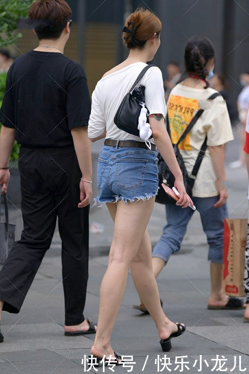 整体|姑娘整体感觉一看就不像一般人,搭配精致高级!