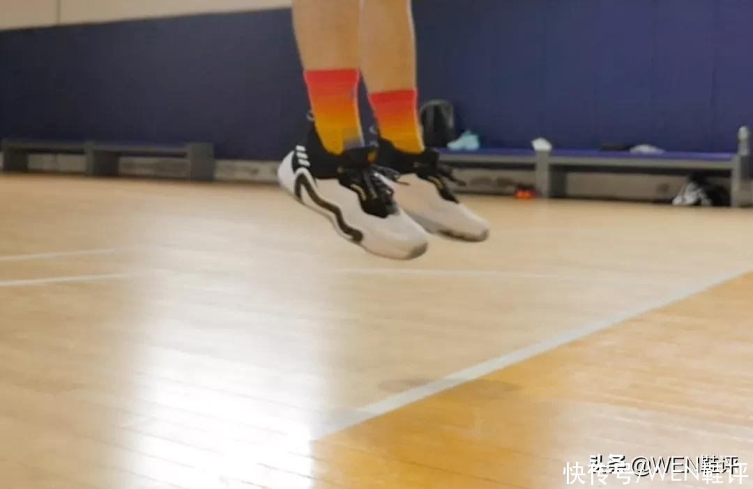 惊喜|adidas 米切尔3代实战：性能在线 稳定有余 惊喜不足