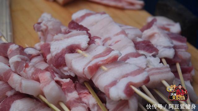 做法|五花肉别再红烧了,不蒸不煮不红烧,做法简单,上桌瞬间被扫光!