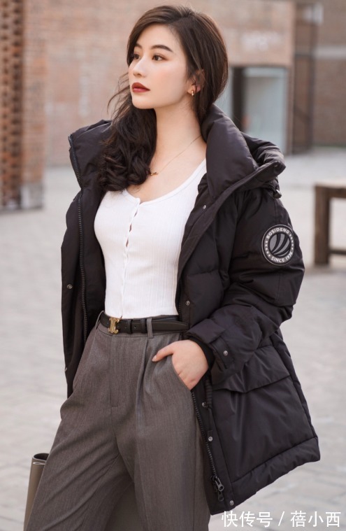 小白鞋|奔三奔四的女人别穿得太薄,试试这些羽绒服混搭,轻松美出新高度