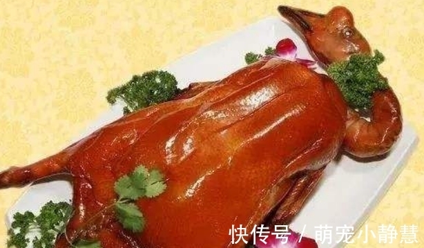 烧鹅，一定要肥的才好吃，不够肥的鹅吃起来不够甘脆