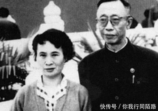 专家|溥仪重游故宫，看到一文物专家不让碰，溥仪我的夜壶成文物了！