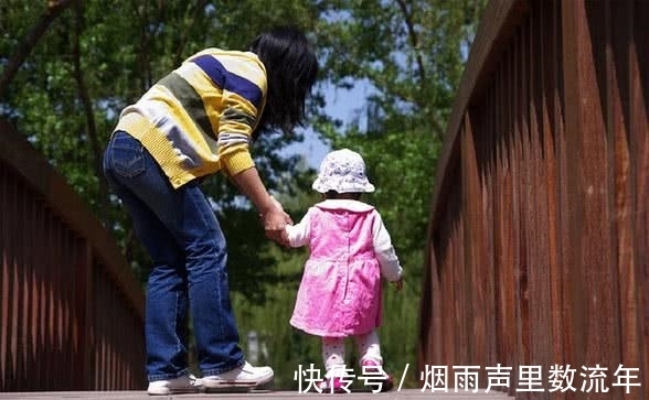 婴儿|奇闻:刚出生婴儿被母亲痛下杀手,奇迹生还后,如今却长成如此