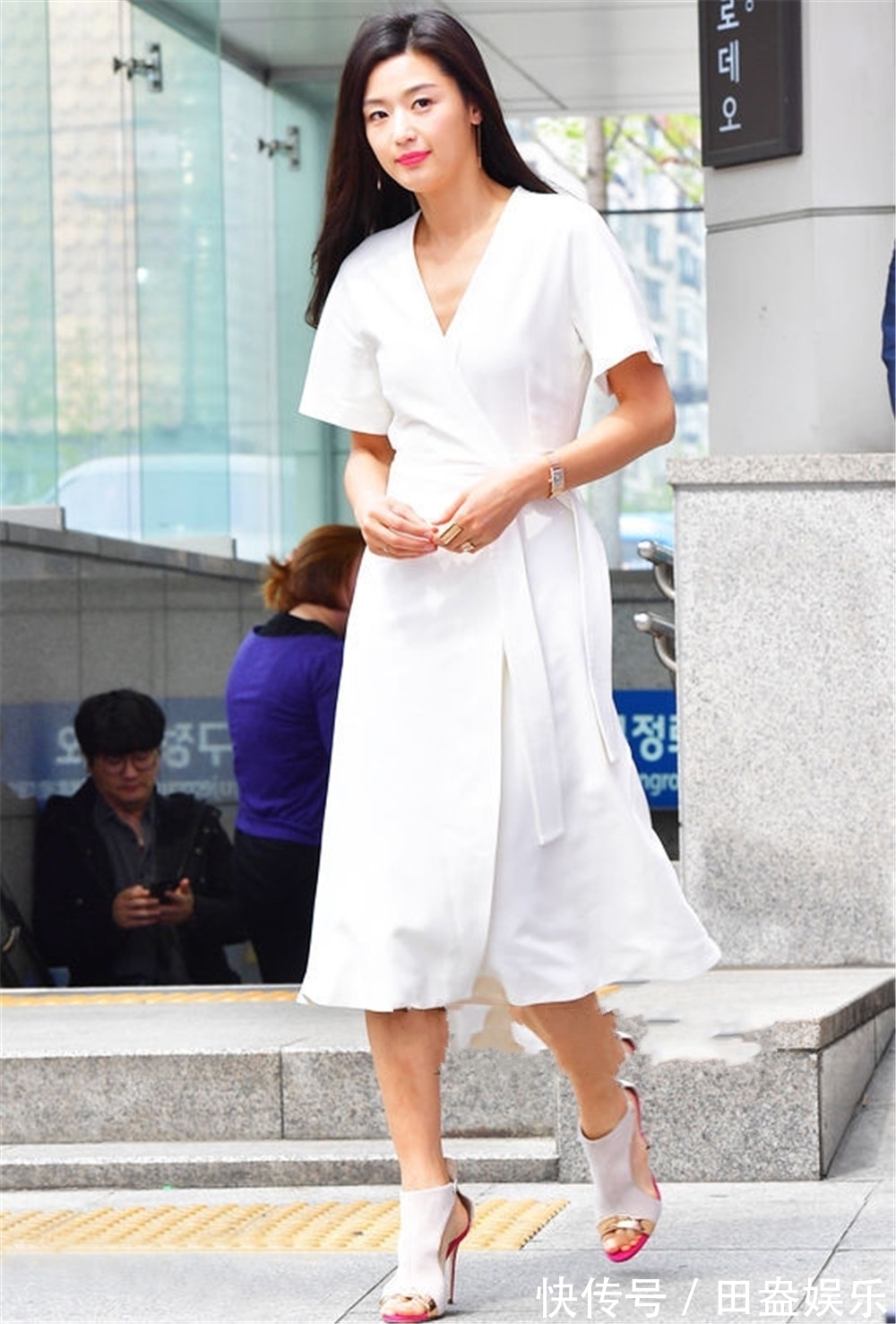 气质 女人过了40岁,如果不差钱,夏季建议买这5种裙子,尽显优雅气质