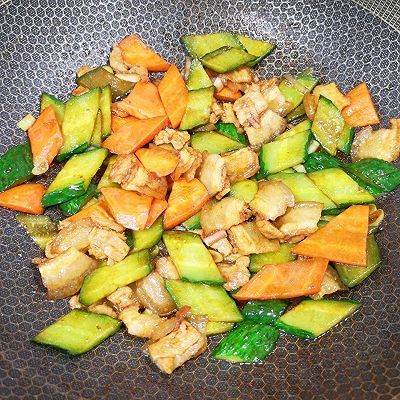五花肉炒黄瓜