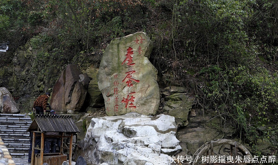 产蛋崖每隔三十年就“生出”石蛋来,人们视之为传家宝