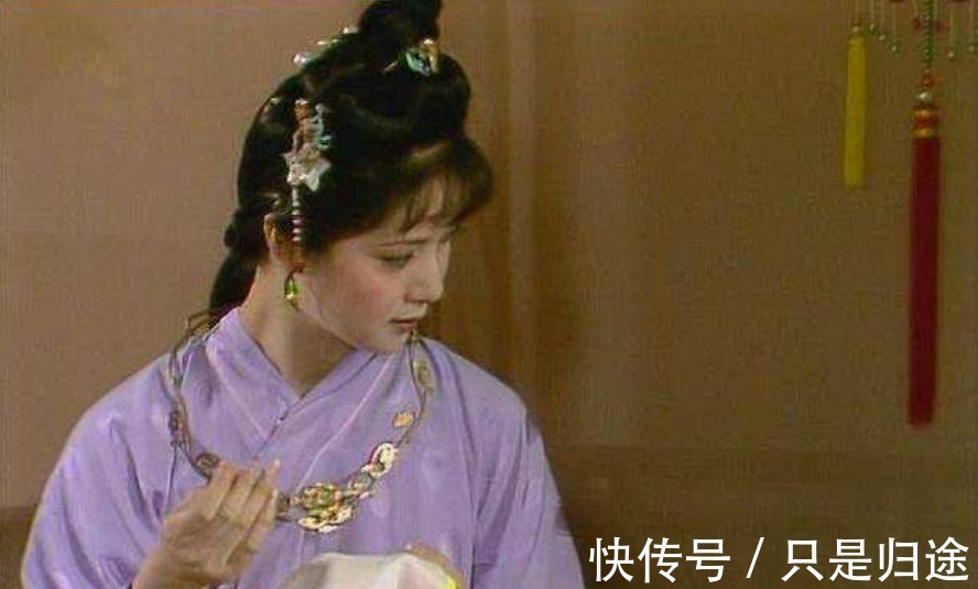 薛姨妈&从宝玉挨打就能看出,金玉本非良缘,就算宝钗走到宝玉床前也没用