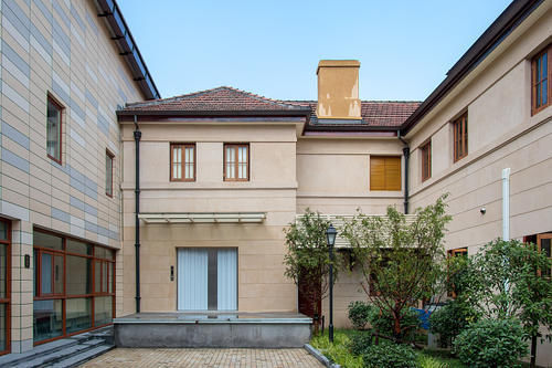 平层|一楼带院子和顶楼带露台,聪明人都会怎么选?内行给出了“答案”