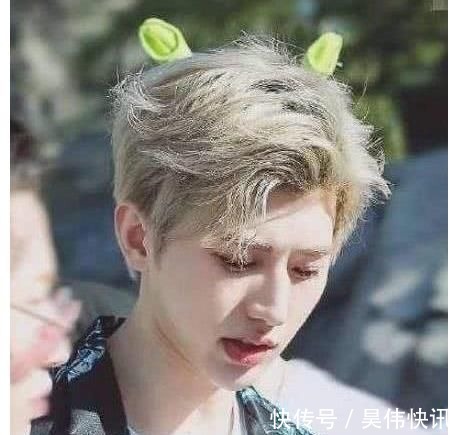 明星的错位照，王一博扎马尾辫，看到肖战厉害了！