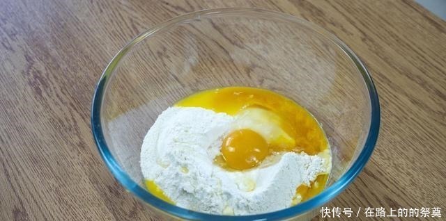 教你简单自制沙琪玛,不放一粒酵母,香甜绵软不沾牙,孩子超爱吃