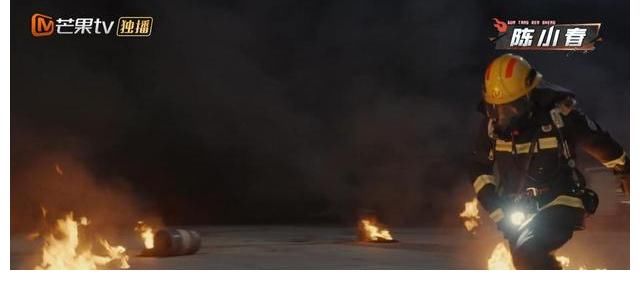 54岁仍旧如此认真对待高强度工作,难怪陈小春能红这么多年