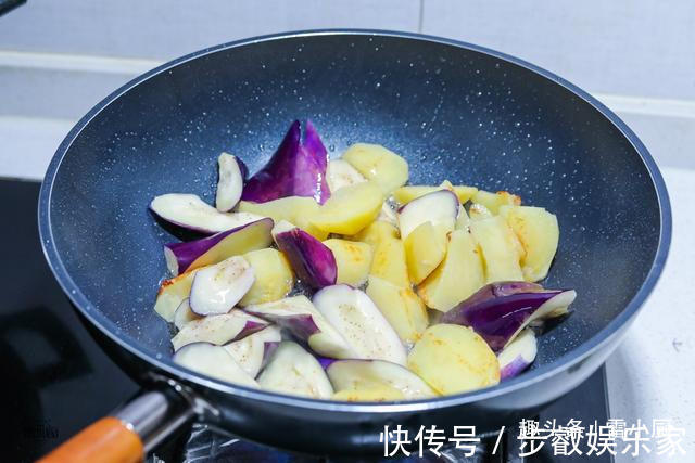 滚刀块|我家最爱的土豆做法，每次做一盘不够吃，开胃解馋，比土豆丝好