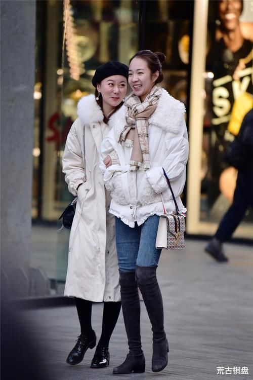 紧身牛仔裤,搭配长靴还是短靴?时尚姑娘有着自己的搭配技巧