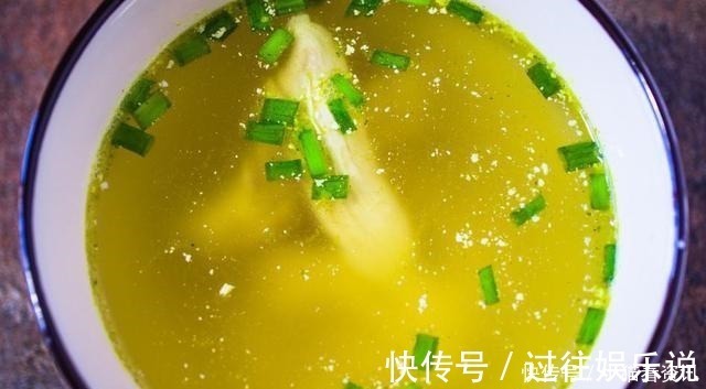 炖鸡汤,最忌直接加水炖,教你一招,鸡肉鲜嫩入味,鸡汤鲜香浓郁