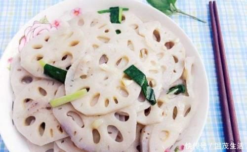 莲藕|为何莲藕一炒就发黑?大厨告诉你,锅里放“它”,白净入味又好吃