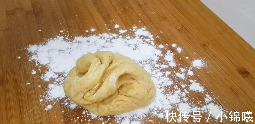 面团|1斤面粉, 4个紫薯, 不用一滴水, 平底锅做的小面包, 边吃边流口水