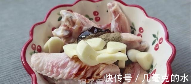 包子这样做,柔软鲜嫩,不用揉面、不用擀皮,做法简单又营养!