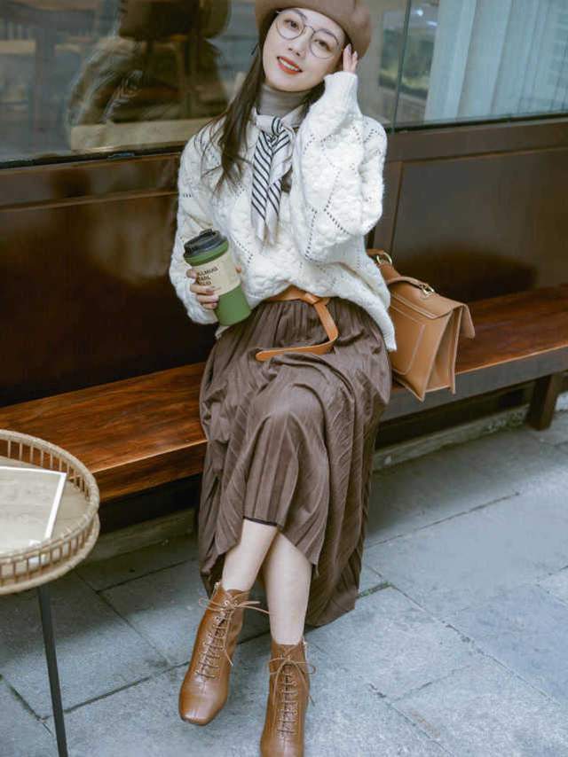 半身裙|百褶裙你穿对了吗?配上这几件上衣温柔又时髦,还能提升气质感