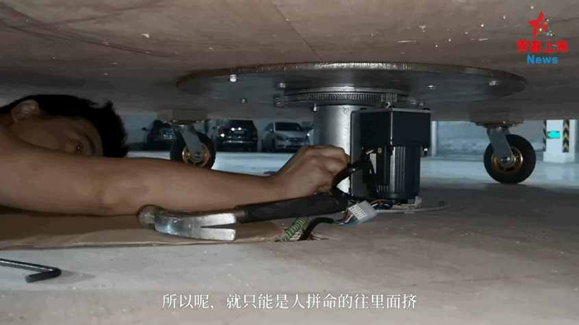 孩子|太梦幻了！上海这位爸爸给孩子亲手造了一座旋转木马！能亮灯还能坐上去转