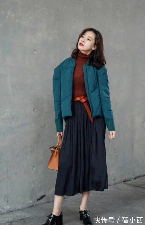 牛仔裤|今年流行这4种“羽绒服”,搭配牛仔裤、半身裙时髦又洋气