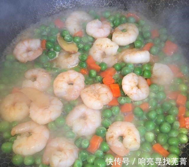豌豆粒炒虾仁，快手美味小炒，色香味俱全，营养又美味