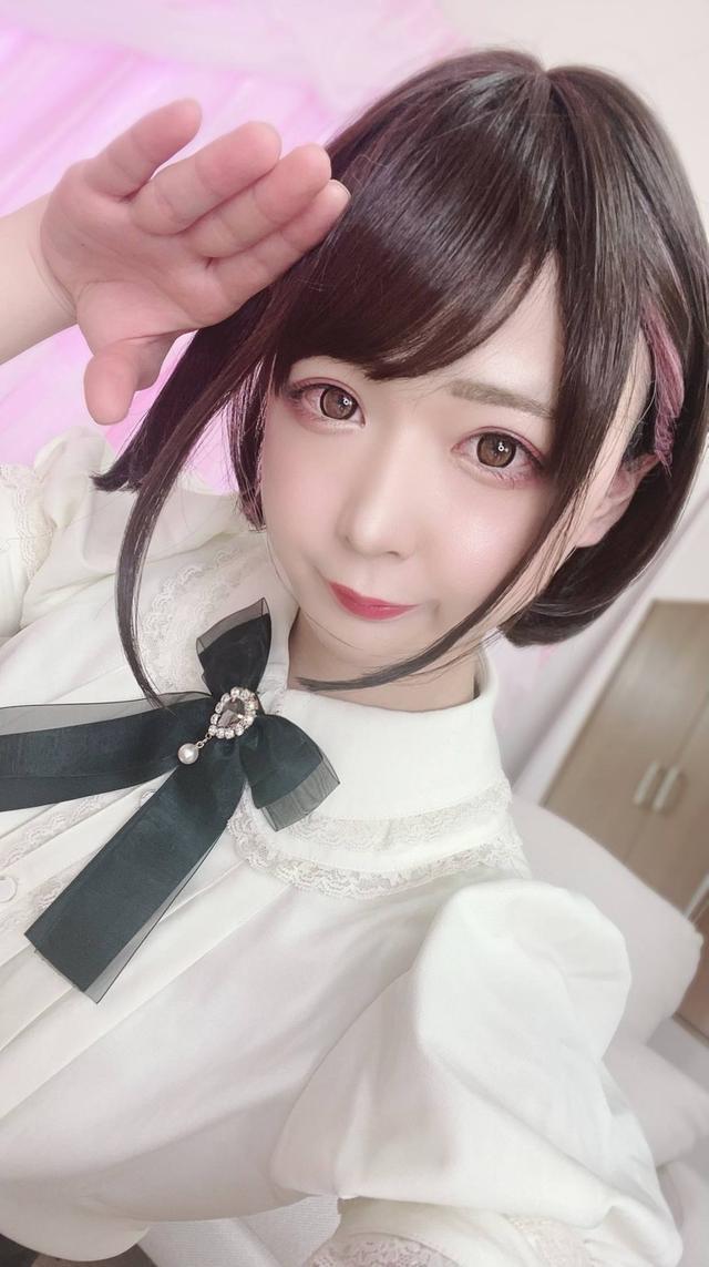 美腿|美女漫画家是伪娘!晒美腿卖自绘T恤真实年龄吓到网友:是大叔啊