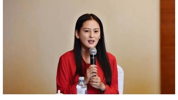 中国电视剧|黄澜：坐镇《非诚勿扰》，在台上是情感专家，私下却婚姻破碎