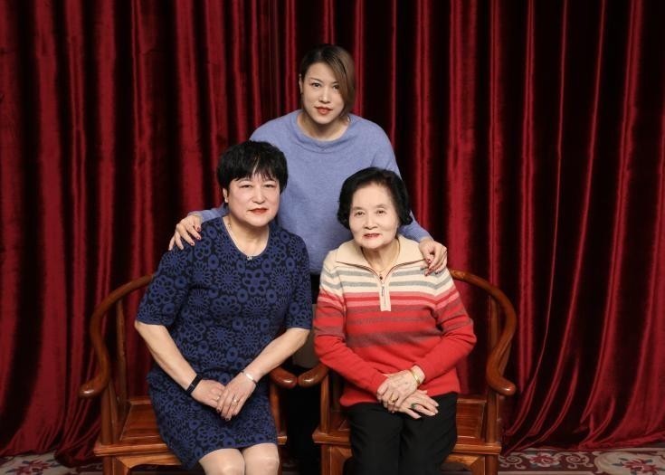 照相馆#南京路和你一起迎新年,百组家庭拍全家福,定格美好与团圆