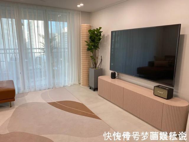 电视柜|90后夫妻坚持自律,新房住三年依旧一尘不染,装修风格引人学习