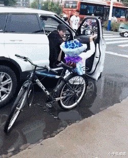 |搞笑GIF段子:找到板凳师傅,估计能把这做成一个开天锤