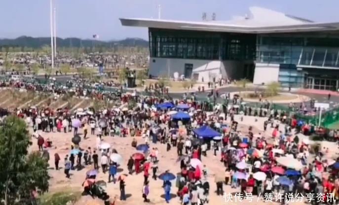 年初一!实拍广西一机场人气超旺:两公里堵两小时,现场人山人海