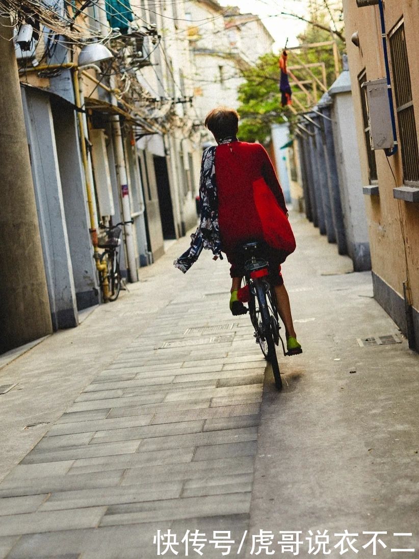 街拍|上海老年人的夏日出街装，比年轻人还会穿，这才是真正的简约时髦