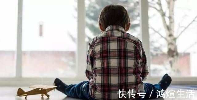 幼儿园|4岁男孩在幼儿园沉默孤僻，看起来自闭严重，孩子反而自得其乐