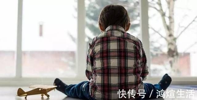 幼儿园|4岁男孩在幼儿园沉默孤僻,看起来自闭严重,孩子反而自得其乐