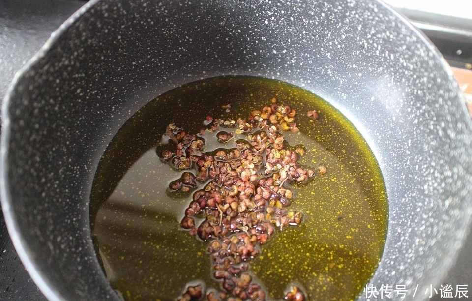 首次公开老妈秘制牛肉辣酱配方,吃了20多年,依旧没吃腻