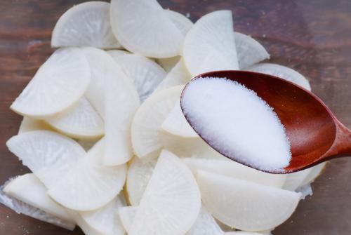 腌萝卜这做法我用了十几年,爽脆不回软,一次做20斤,开胃更下饭