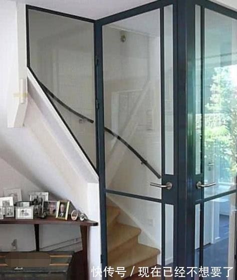 扶手|老师傅把玻璃门装到楼梯,业主一看很不高兴!入住后发现好处太多