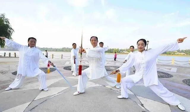 一饿就感觉心慌、手抖、无力，是咋回事？今天就告诉你答案
